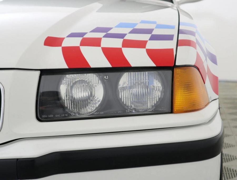 Детали экстерьера BMW M3 Lightweight (E36) 1995 года  (US) (фото 26 из 58)